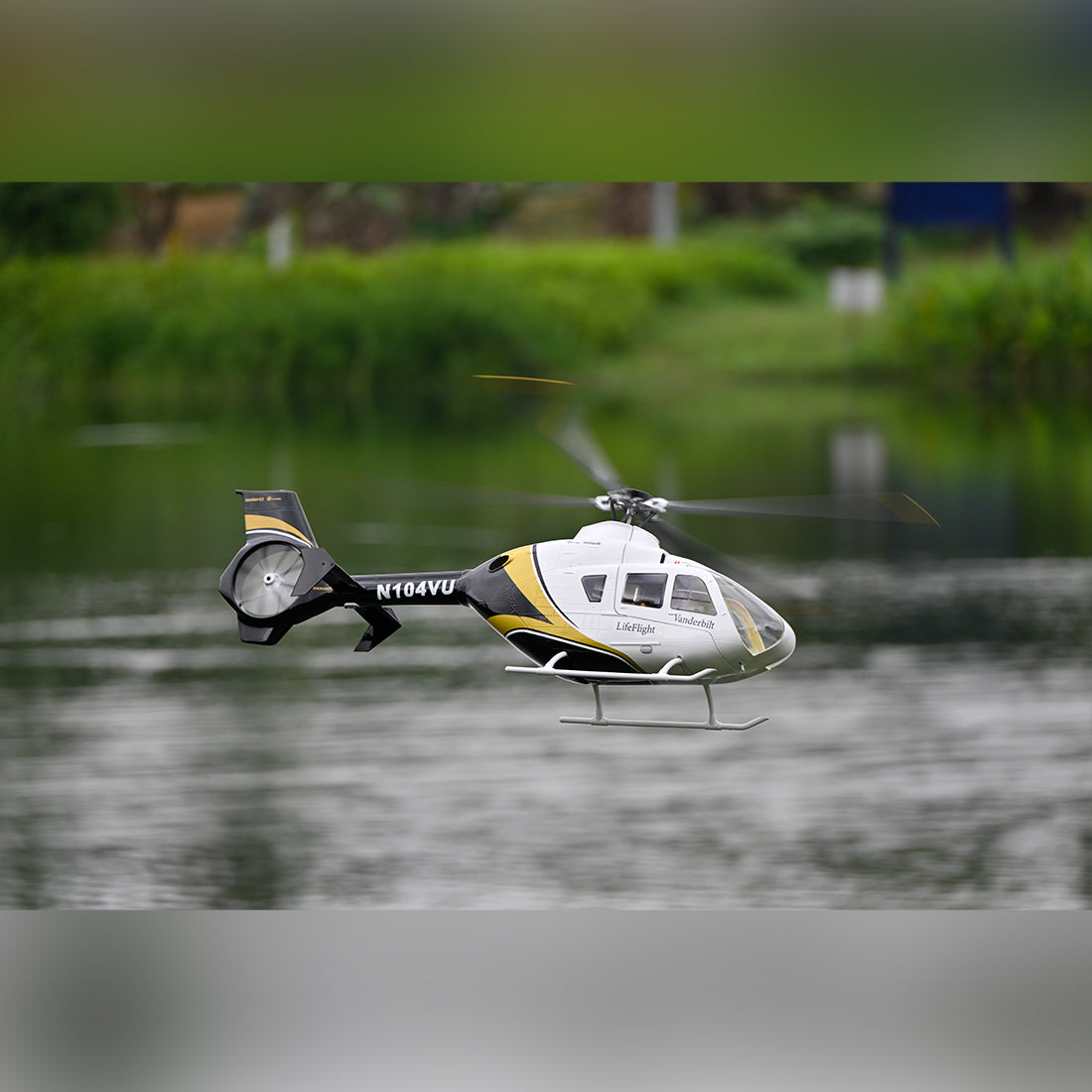 FLYWING EC135 470 스케일 RC 헬리콥터 2.4G 6CH 스케일 군용 모델, 퀵 탈착식 4날 로터, ACE 비행 컨트롤러, GPS 위치 지정 기능(MODE1/MODE2 전환 가능)