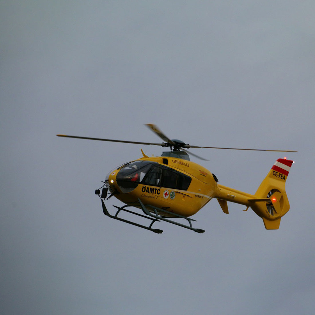 RAZORDON EC135 800-Class 2.4G 6CH Scale RC Helicopter - RAZORDON