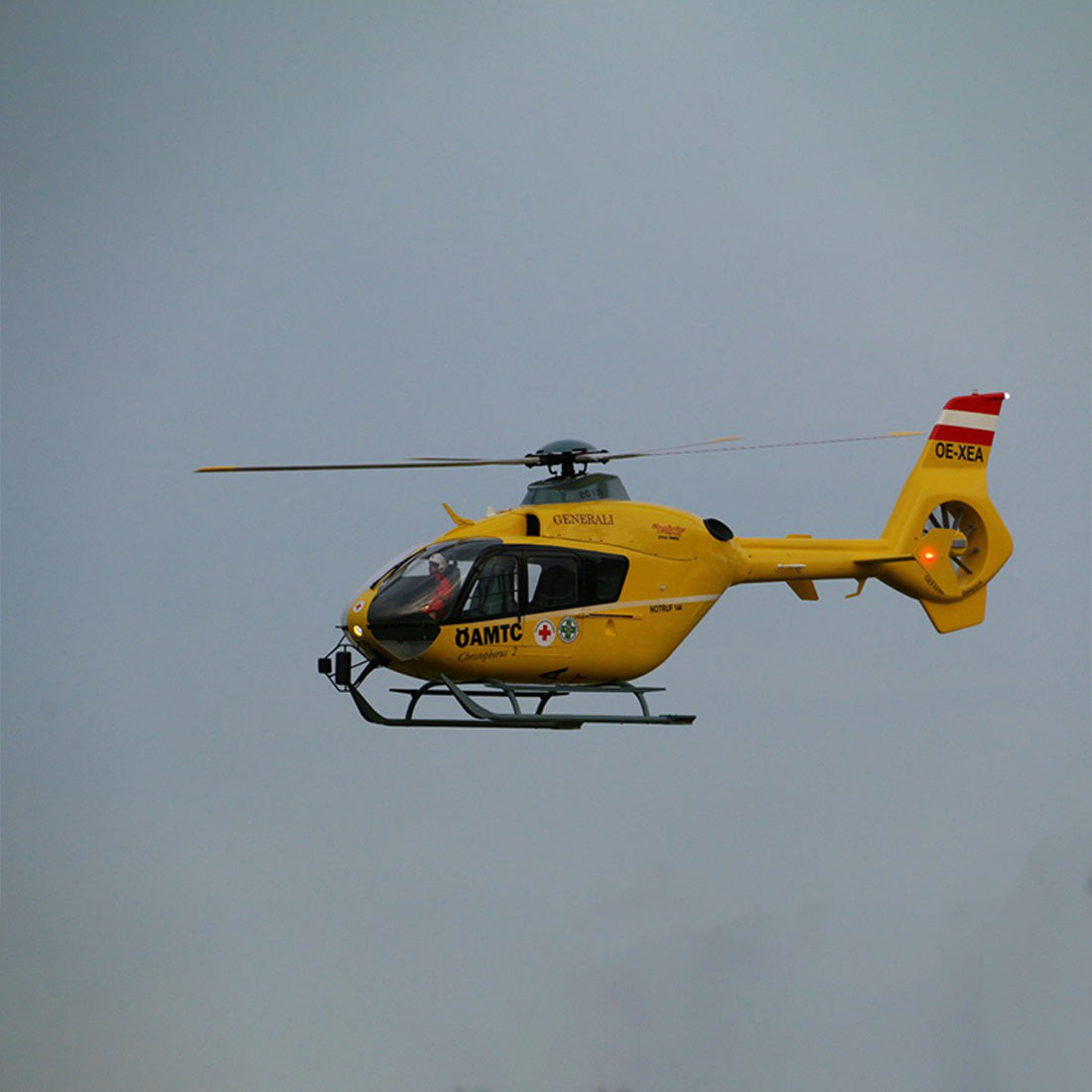 RAZORDON EC135 800-Class 2.4G 6CH Scale RC Helicopter - RAZORDON
