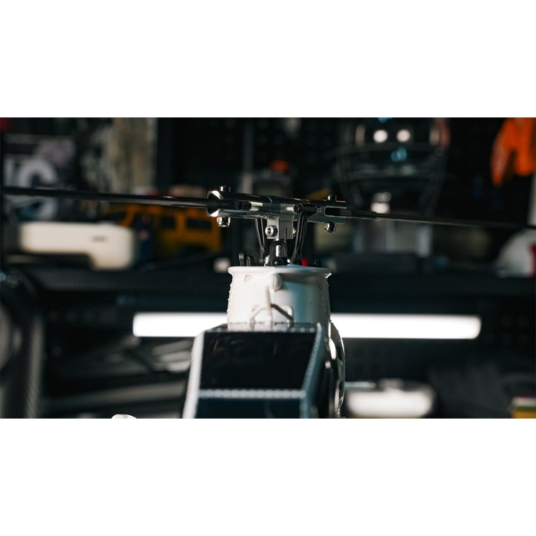 YU XIANG F112S AH-1 Cobra 1/40 Scale 200-Class 2.4G 9CH RC Military Helicopter Model with Dual-Blade Flybarless Rotor Head, 6G Mode & GPS Positioning RTF