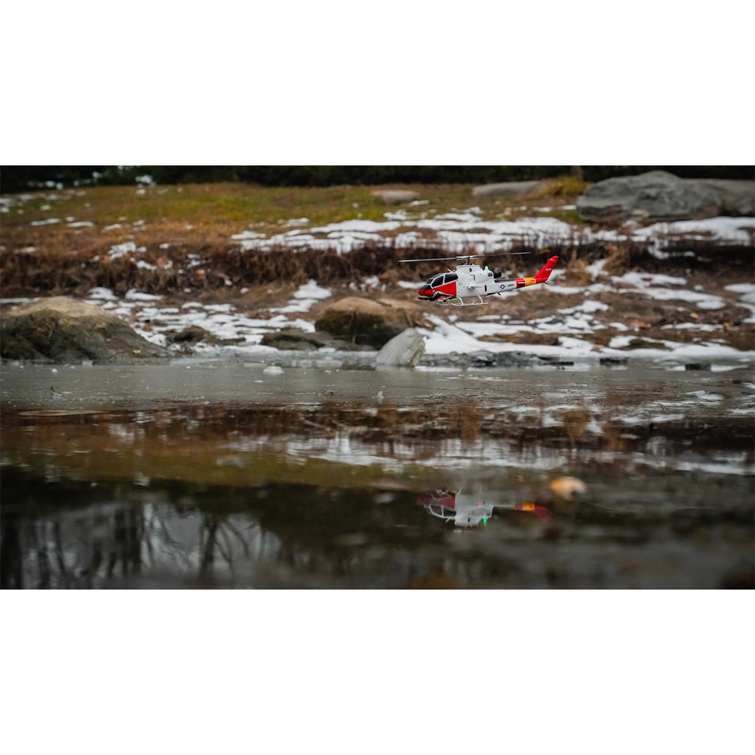 YU XIANG F112S AH-1 Cobra 1/40 Scale 200-Class 2.4G 9CH RC Military Helicopter Model with Dual-Blade Flybarless Rotor Head, 6G Mode & GPS Positioning RTF