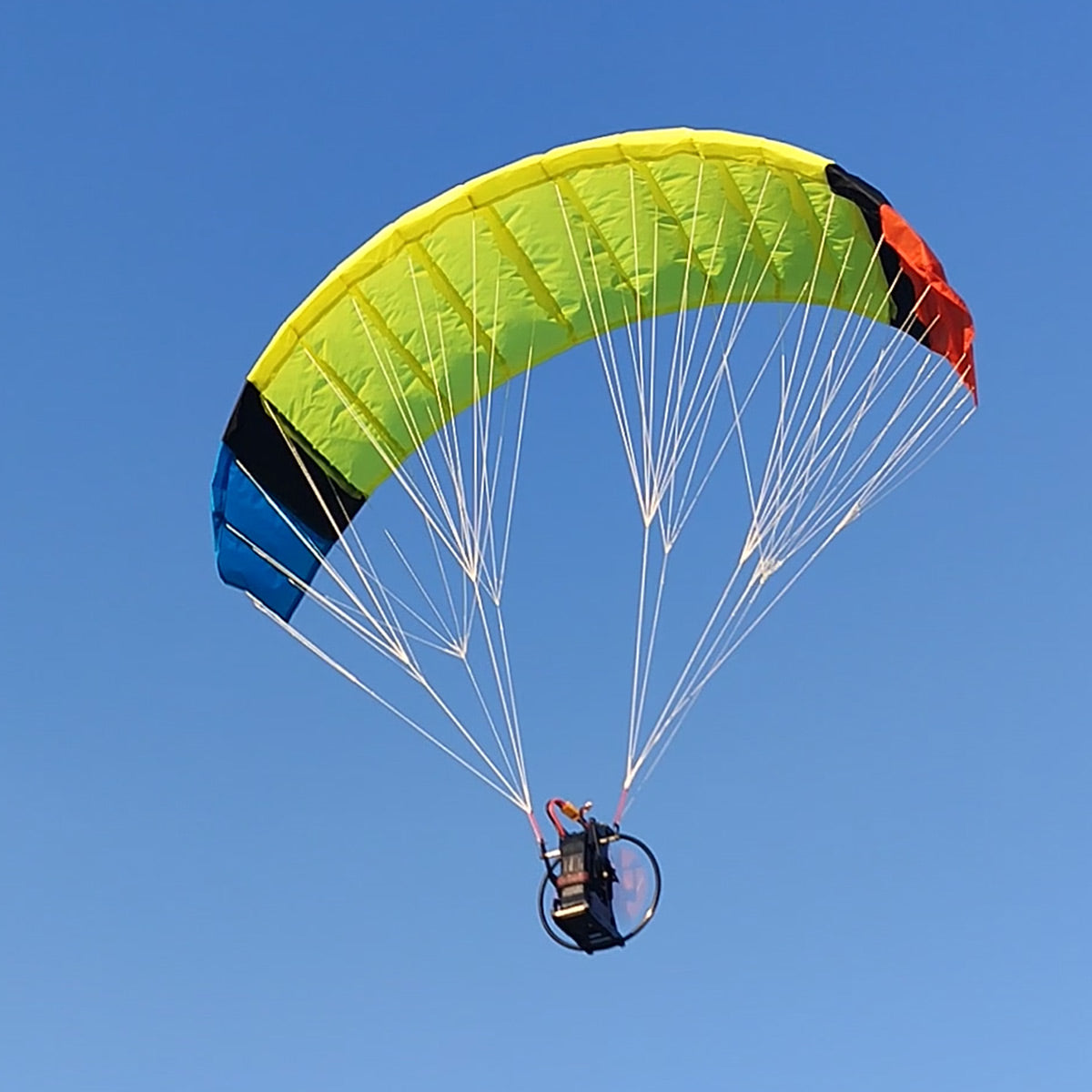 2,4G RTF RC Stunt-Gleitschirmflugzeug mit 1,5 m Spannweite – flugbereites elektrisches ferngesteuertes Flugzeug, Nylon-Überdachung für Erwachsene und Kinder