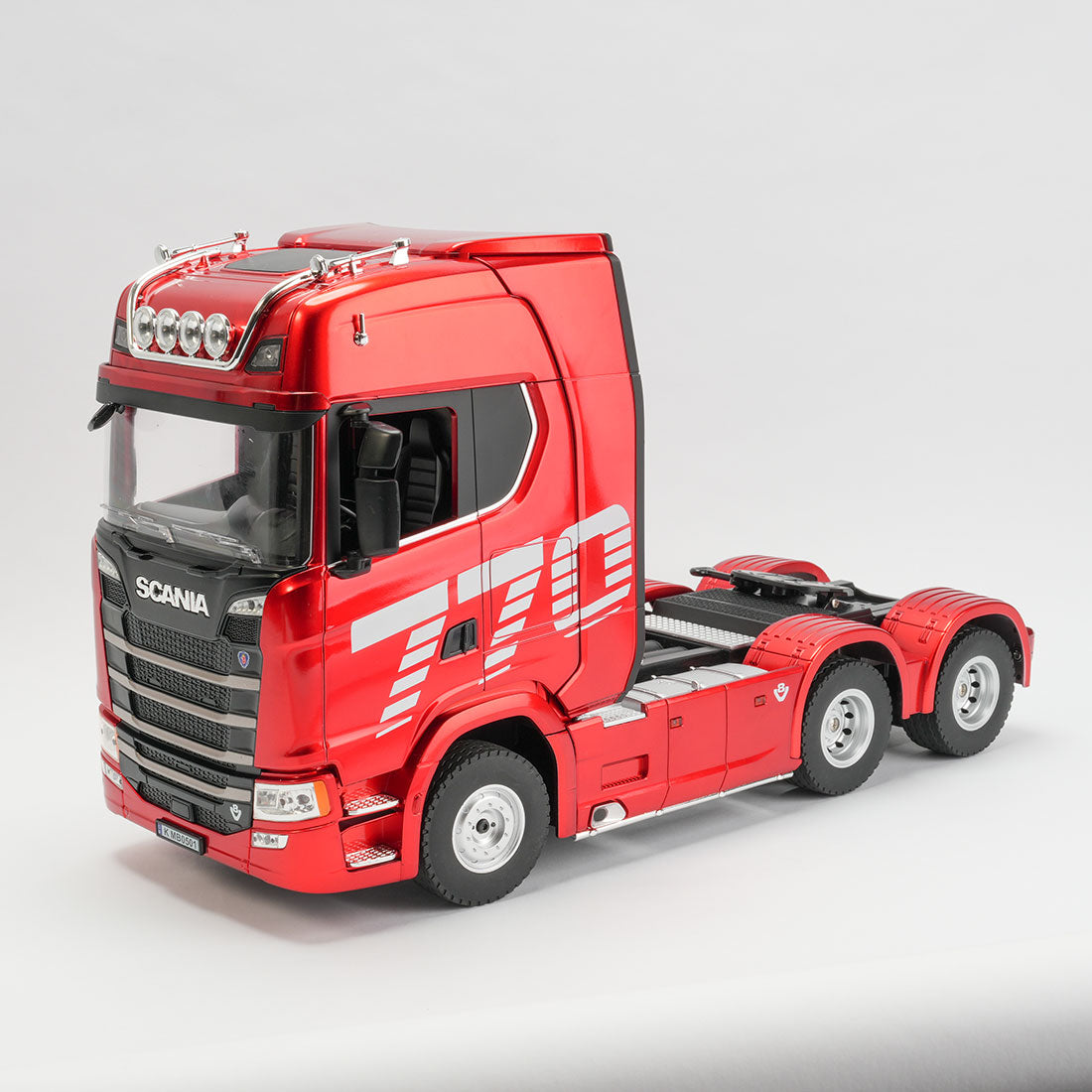 1/18 Scale 6x4 770S Heavy Duty Tractor Truck - RAZORDON