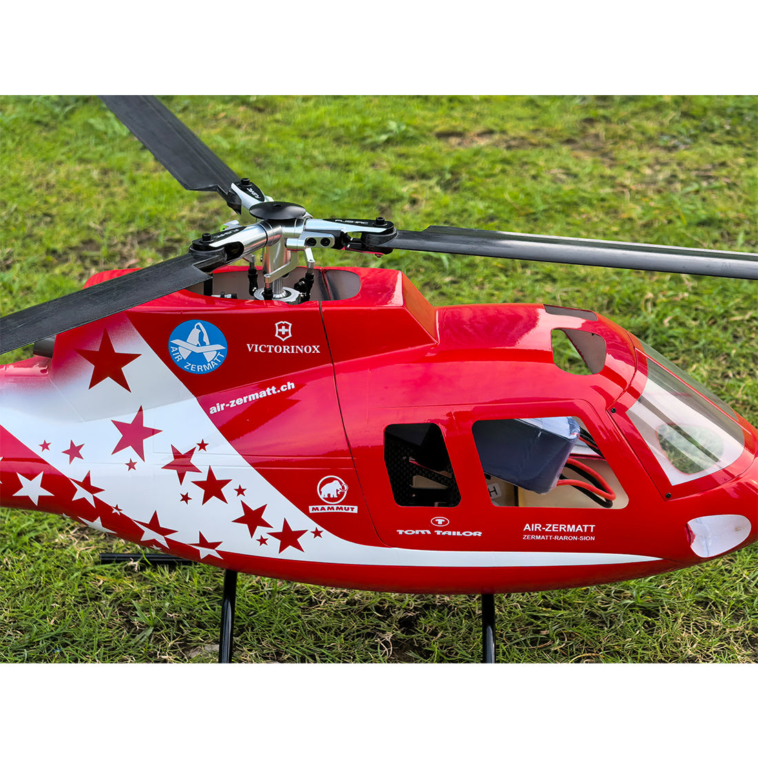FLISHRC Eurocopter AS350 500-Class 2.4G 6CH Scale RC Helicopter Model with L7 Flight Controller and 4-Mode Positioning GPS RTF