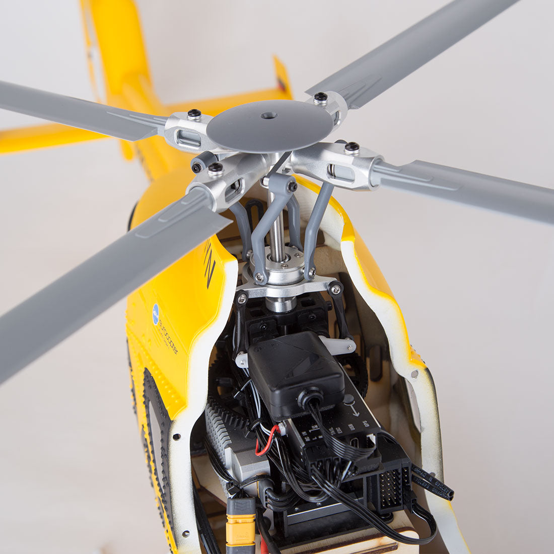 FLYWING EC135 470-Scale RC Helicopter 2.4G 6CH Scale Military Model with Quick-Detach 4-Blade Rotor ACE Flight Controller GPS Positioning - RAZORDON