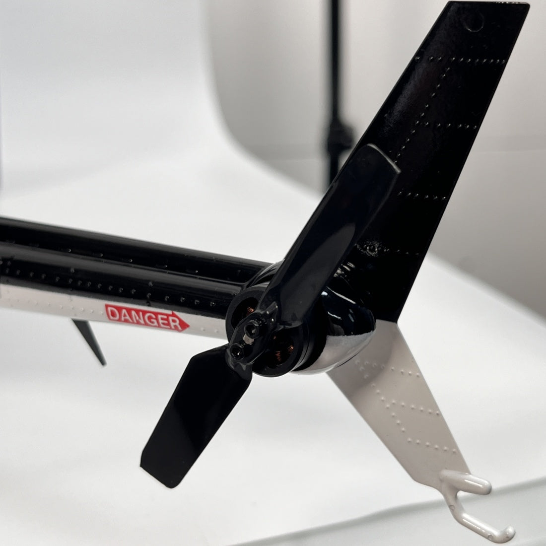WOLFBUSH AW-911 Airwolf RC Helicopter Actual Photo - Razordon
