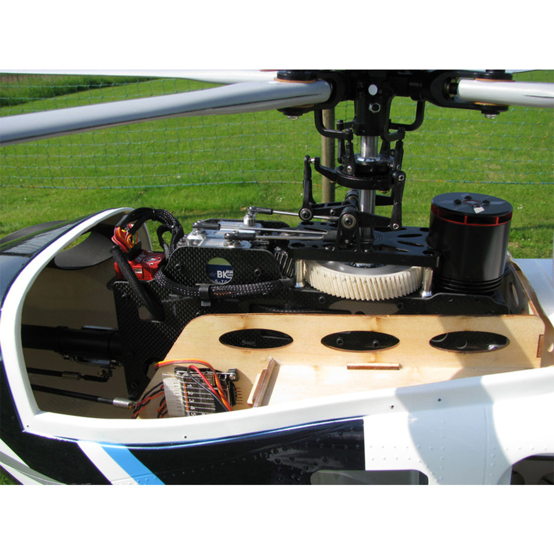 RAZORDON EC135 800-Class 2.4G 6CH Scale RC Helicopter (Blue&White)