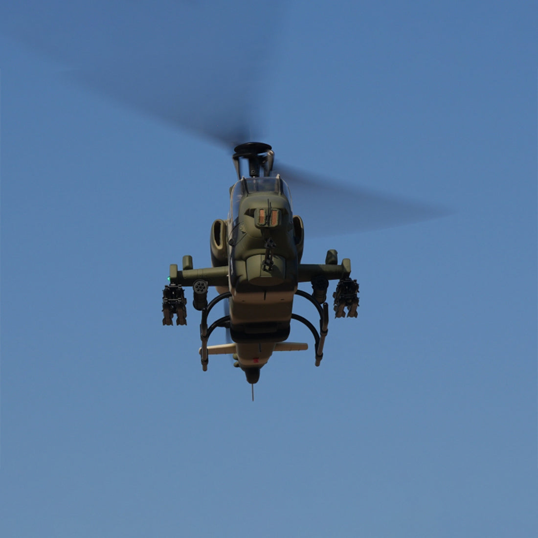 WOLFBUSH&ROBAN AH-1W Cobra 470-Class 2.4G 6CH Dual-Rotor RC Military Helicopter Model with GPS Positioning, Synchronized Turret & Left/Right-Hand Control RTF