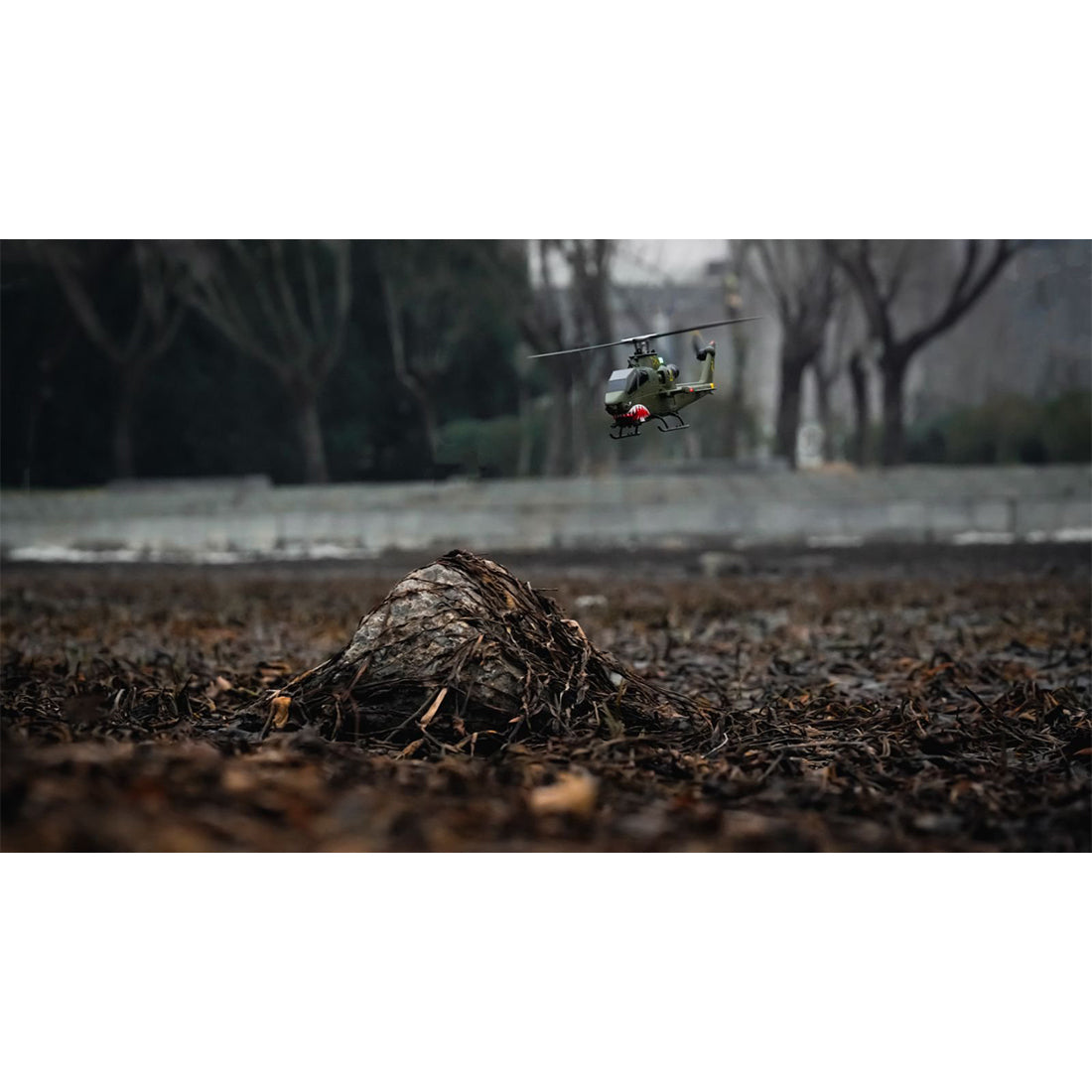 YU XIANG F112S AH-1 Cobra 1/40 Scale 200-Class 2.4G 9CH RC Military Helicopter Model with Dual-Blade Flybarless Rotor Head, 6G Mode & GPS Positioning RTF