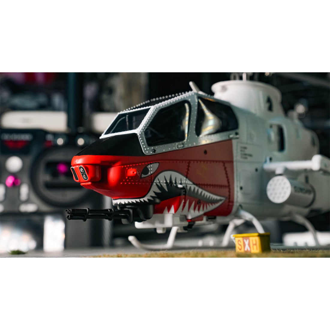 YU XIANG F112S AH-1 Cobra 1/40 Scale 200-Class 2.4G 9CH RC Military Helicopter Model with Dual-Blade Flybarless Rotor Head, 6G Mode & GPS Positioning RTF