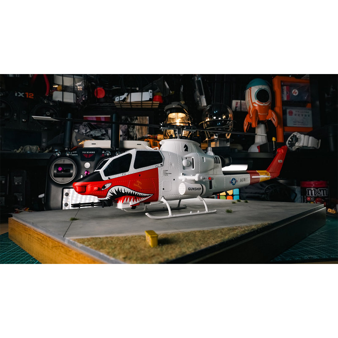 YU XIANG F112S AH-1 Cobra 1/40 Scale 200-Class 2.4G 9CH RC Military Helicopter Model with Dual-Blade Flybarless Rotor Head, 6G Mode & GPS Positioning RTF