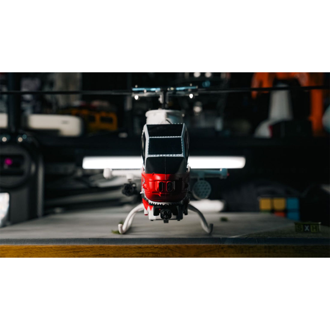 YU XIANG F112S AH-1 Cobra 1/40 Scale 200-Class 2.4G 9CH RC Military Helicopter Model with Dual-Blade Flybarless Rotor Head, 6G Mode & GPS Positioning RTF